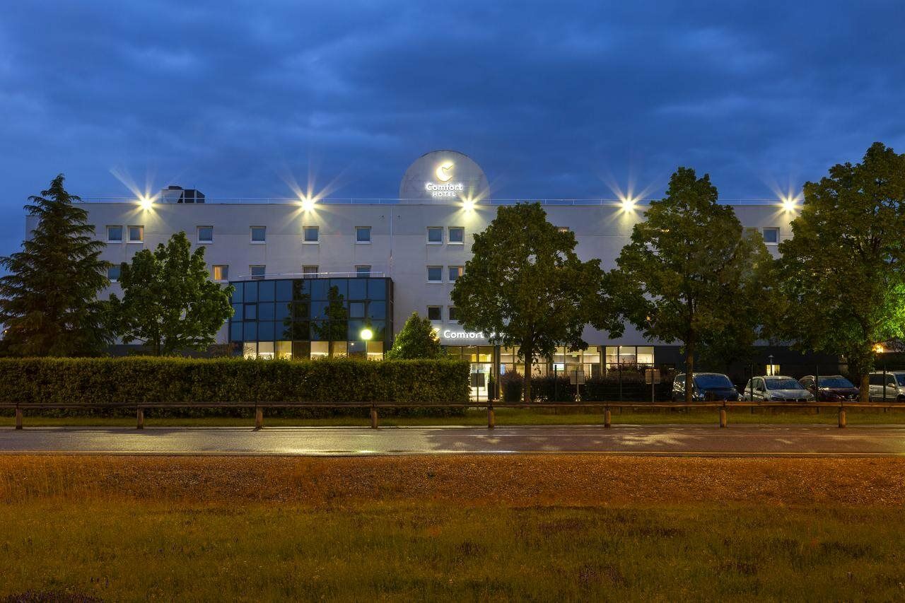 Comfort Hotel Aeroport Lyon St Exupery Colombier-Saugnieu Dış mekan fotoğraf